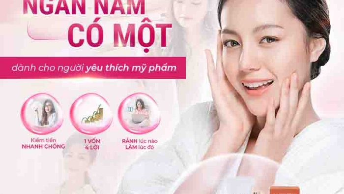 Mẫu Template Poster Cơ Hội Kinh Doanh Mỹ Phẩm PSD khổ vuông với hình ảnh người phụ nữ tự tin và sản phẩm làm đẹp, truyền tải thông điệp kiếm tiền hấp dẫn.