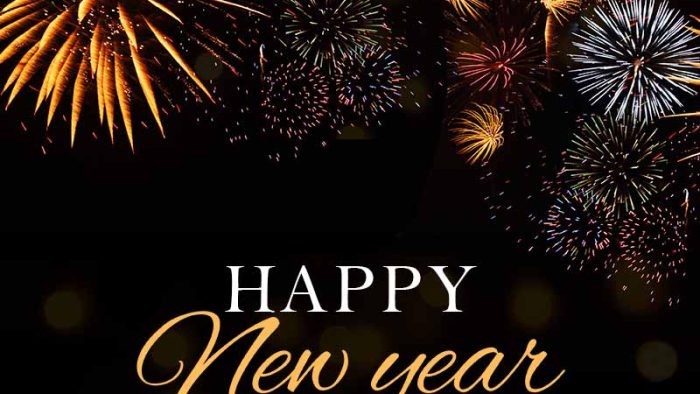 Mẫu Template Poster Happy New Year PSD khổ vuông với pháo hoa rực rỡ trên bầu trời đêm, mang không khí lễ hội sôi động.