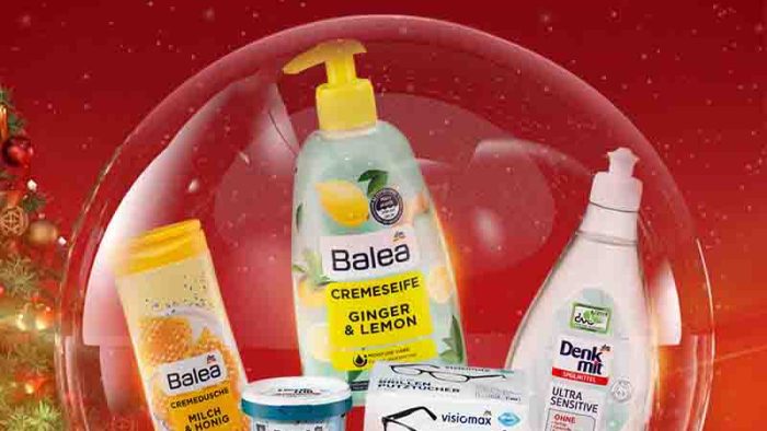 Mẫu Template Poster Sale Giáng Sinh PSD khổ dọc với các sản phẩm chăm sóc sức khỏe, voucher giảm giá và thông điệp siêu sale hấp dẫn.