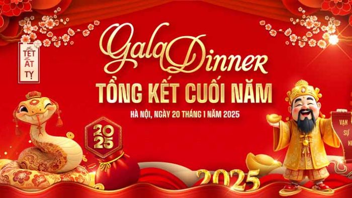 Template Background Tiệc Cuối Năm PSD khổ ngang với hình ảnh Ông Thần Tài, linh vật rắn, hoa mai và thông điệp "Tổng Kết Cuối Năm".