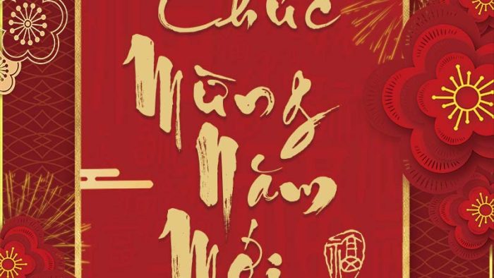Template Poster Chúc Mừng Năm Mới PSD khổ dọc với chữ thư pháp "Chúc Mừng Năm Mới", hoa văn cổ điển và phông nền đỏ vàng.