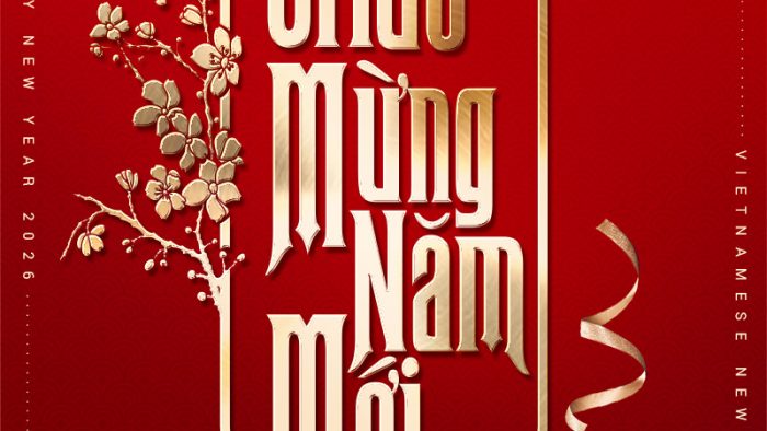 Template Poster Chúc Mừng Năm Mới PSD khổ dọc với chữ "Chúc Mừng Năm Mới" màu vàng kim, hoa mai và họa tiết truyền thống.