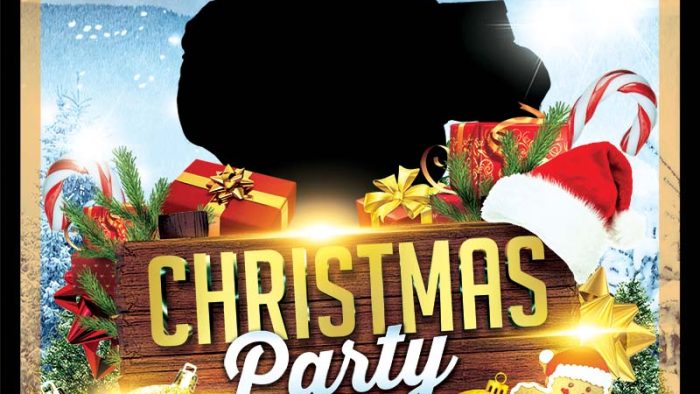 Mẫu Template Poster Tiệc Giáng Sinh PSD khổ dọc với bối cảnh mùa đông, biển hiệu gỗ và các chi tiết trang trí lễ hội.